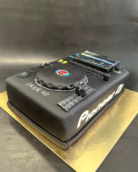 Tarta mesa de DJ