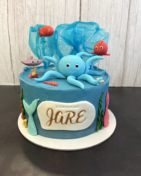 Tarta «Bajo el mar» con pulpo