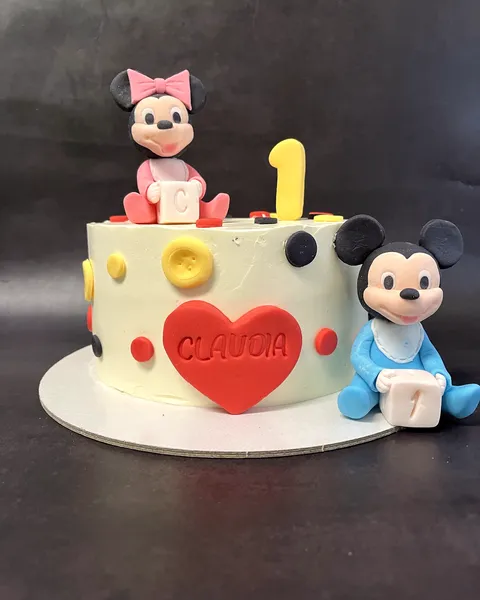 Tarta de Mickey y Minnie con corazón