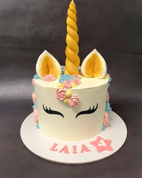 Tarta de unicornio con el 4