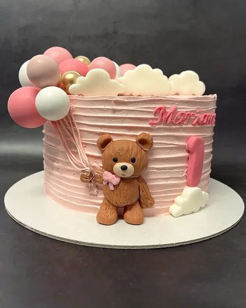 Tarta rosa de osito con el 1