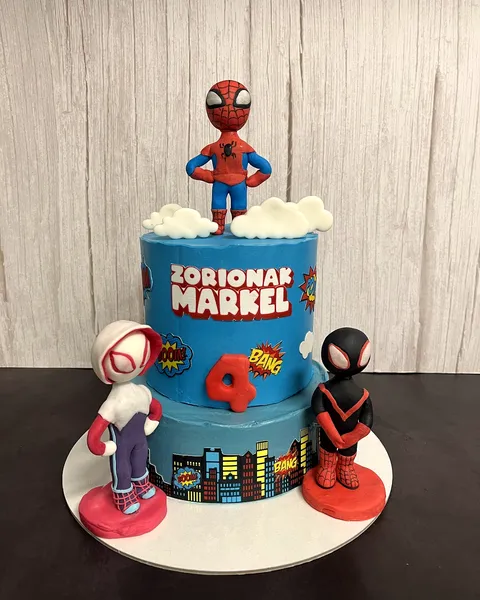Tarta de Spidey y sus amigos de dos pisos con el 4