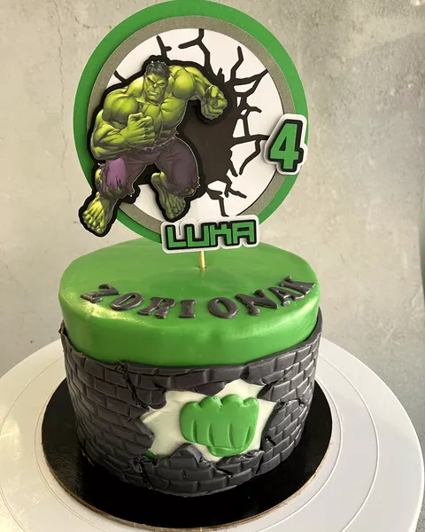 Tarta de Hulk con el 4