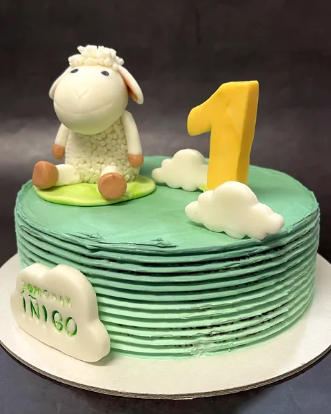 Tarta verde de ovejita con el 1