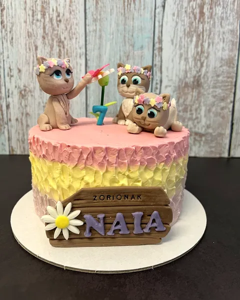 Tarta de gatitos con el 7
