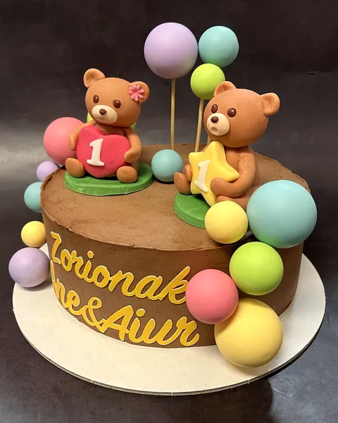 Tarta de ositos con globos y el 1