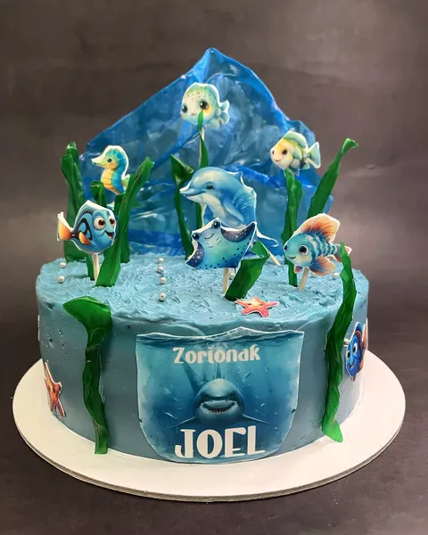 Tarta del fondo del mar con peces