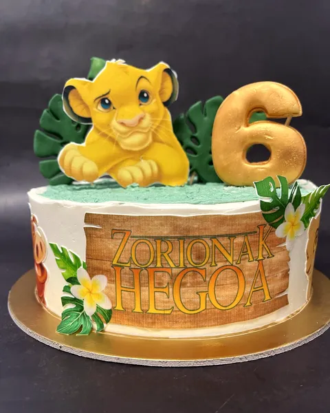 Tarta de El Rey León con el 6
