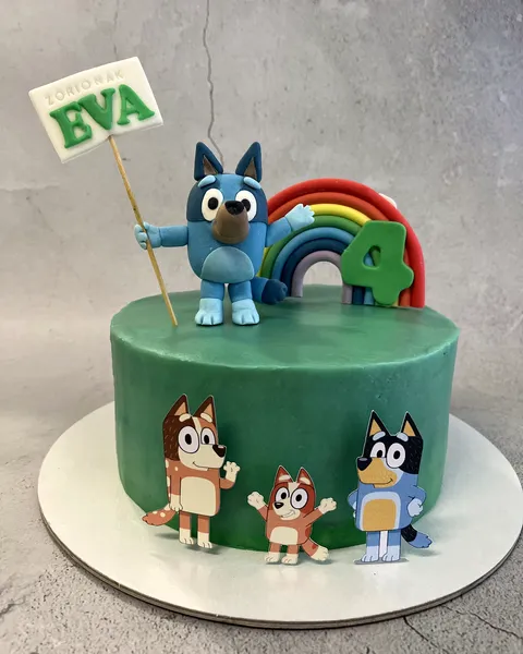 Tarta verde de Bluey con el 4