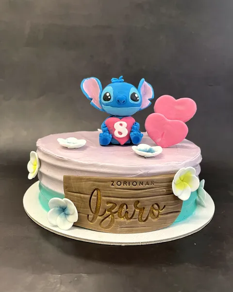 Tarta de Stitch y Angel con el 8