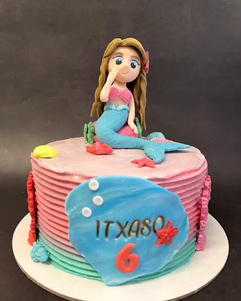 Tarta «Bajo el mar» con sirena y el 6