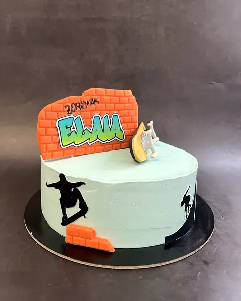 Tarta de skate con grafiti