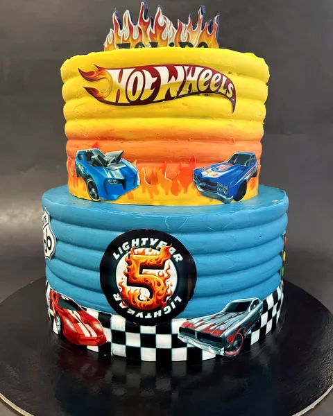 Tarta de dos pisos de Hot Wheels