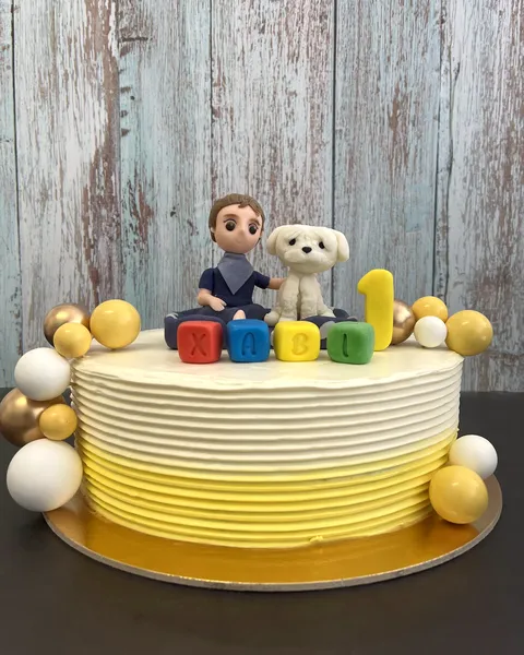 Tarta de primer cumpleaños con bebé y perrito