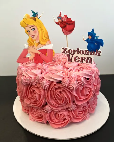 Tarta de la Bella Durmiente con rosas