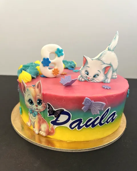 Tarta de gatitos con el 8