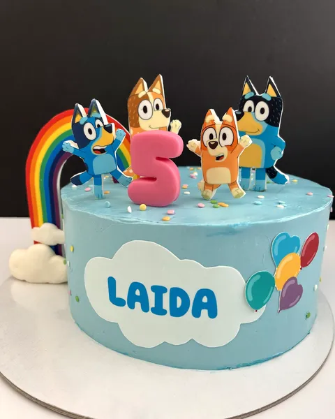 Tarta de Bluey con el 5