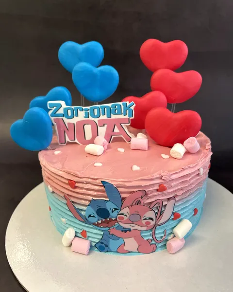 Tarta de Stitch y Angel con corazones