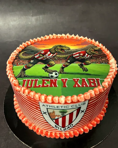 Tarta del Athletic con dinosaurios futbolistas