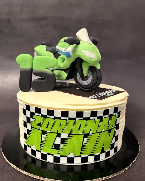 Tarta de moto con el 15