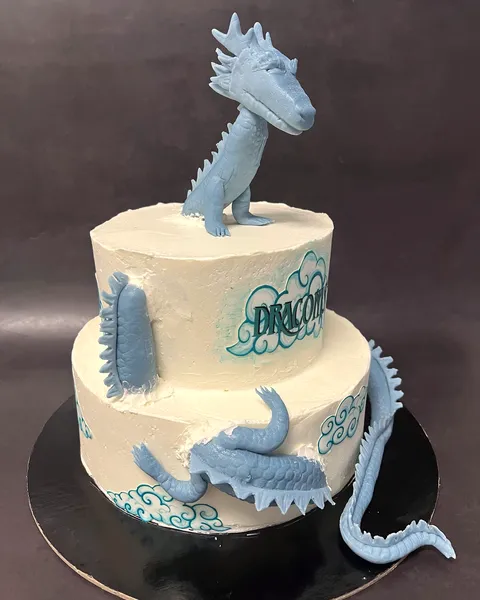 Tarta de dragón de dos pisos