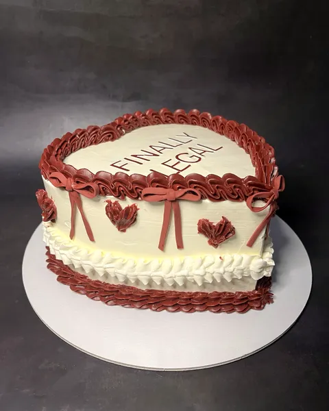 Tarta corazón vintage «Finally legal»