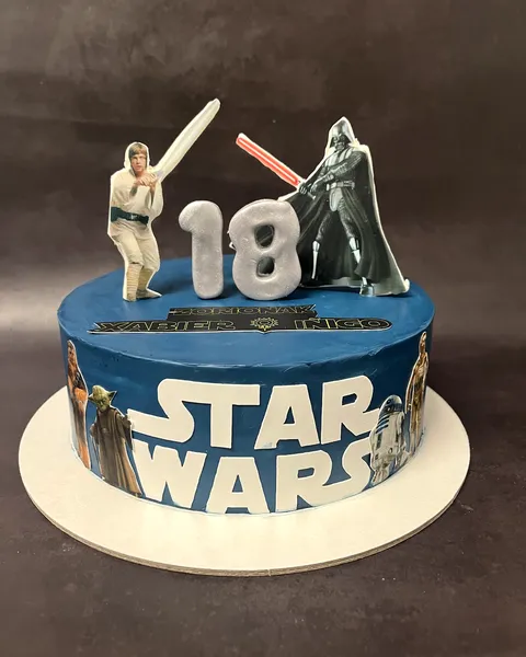 Tarta de Star Wars con el 18