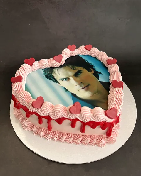 Tarta de corazón con foto y corazones