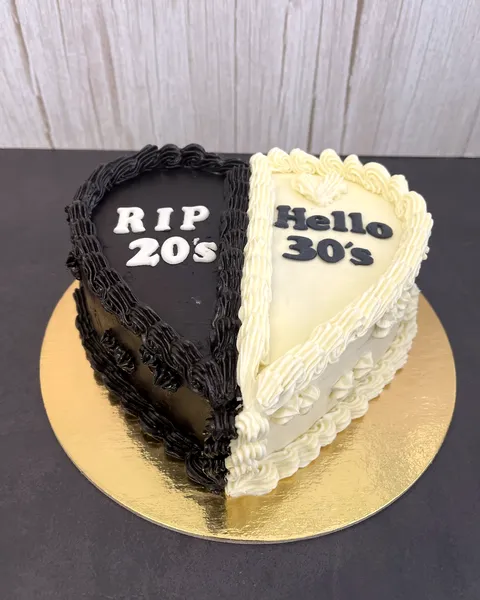 Tarta «RIP 20's, Hello 30's»