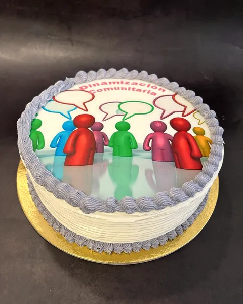 Tarta con imagen de muñecos de colores