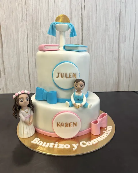 Tarta de bautizo y comunión con figuras