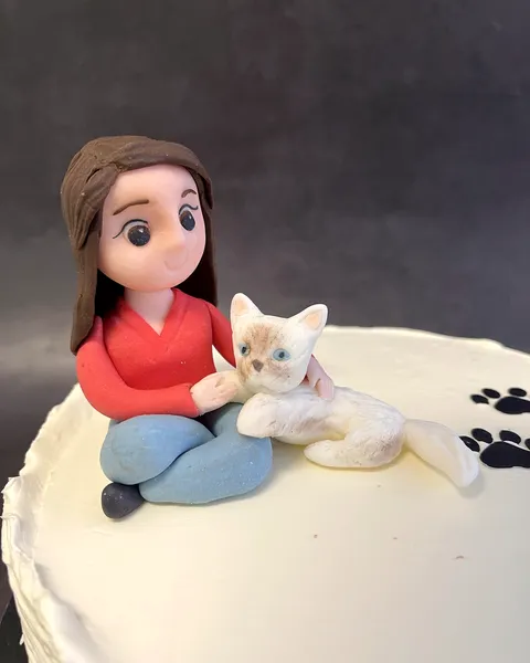 Chica con gato de fondant