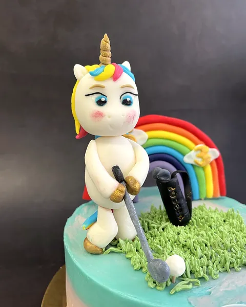 Unicornio golfista de fondant