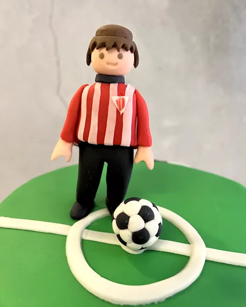 Futbolista del Athletic con balón de fondant