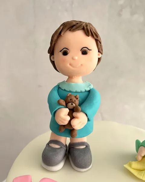 Peque con osito de peluche de fondant