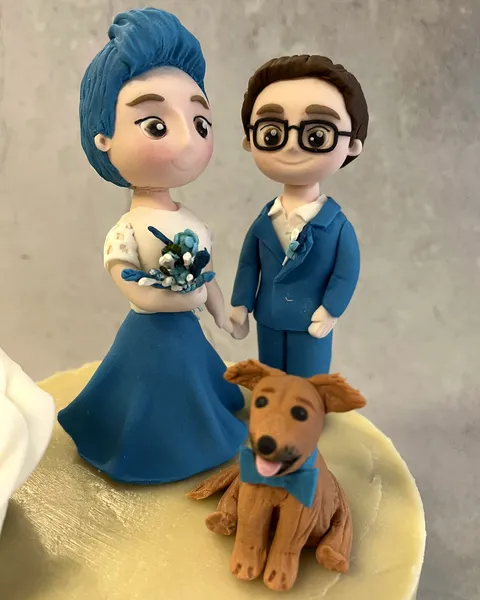 Pareja con perro de fondant