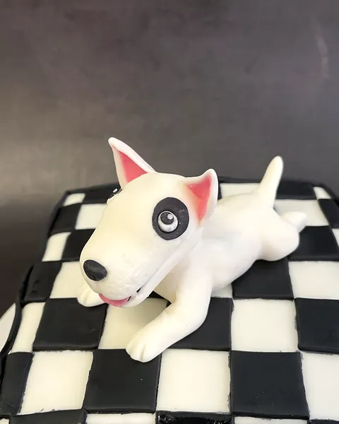 Bull terrier de fondant sobre cuadros