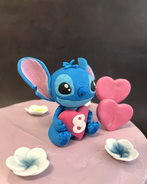 Stitch de fondant con corazones