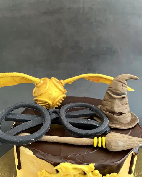 Gafas, snitch y sombrero de Harry Potter de fondant
