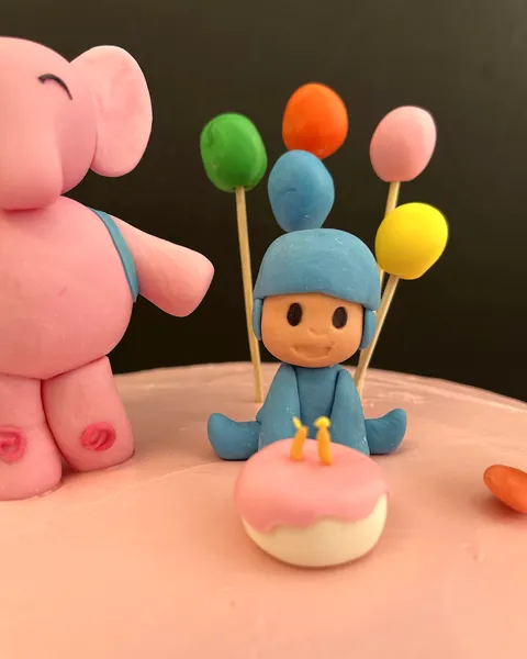 Pocoyó de fondant con globos