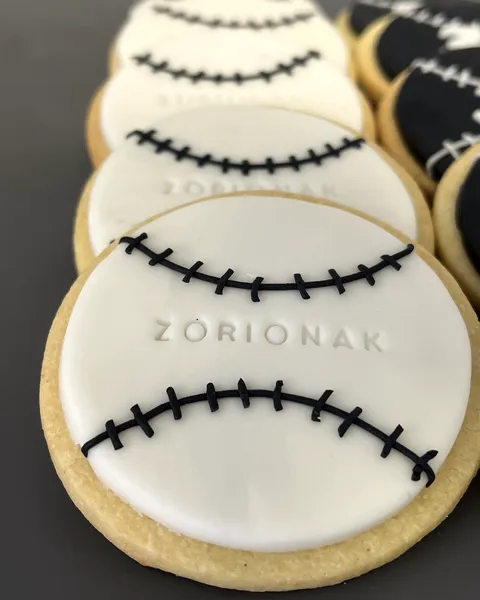 Galletas de pelota de béisbol blancas