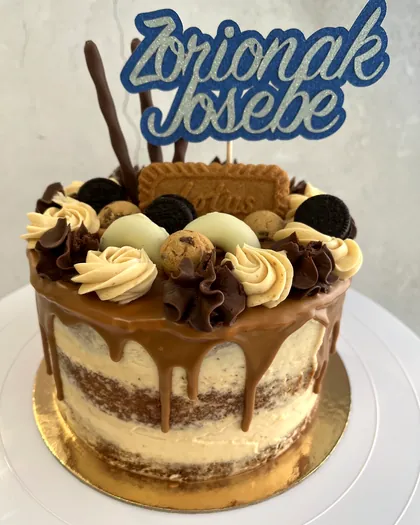 Tarta semidesnuda con goteo de chocolate