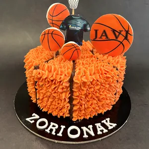 Tarta de baloncesto con su canasta